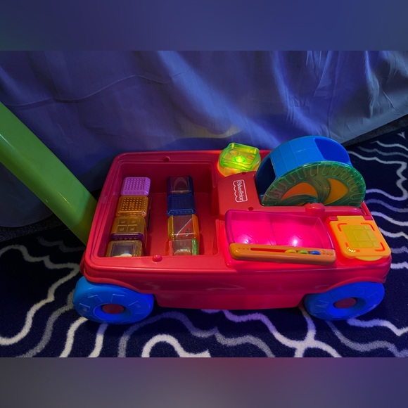 2003 Fisher Price PEEK A Blocks Activity Wagon With 8 Blocks Works Incrediblock - Picture 12 of 13